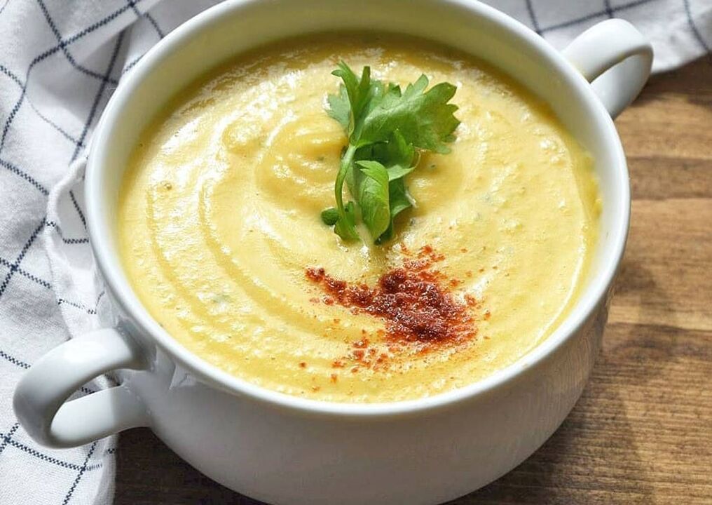 Puree soup from turkey on a diet to drink